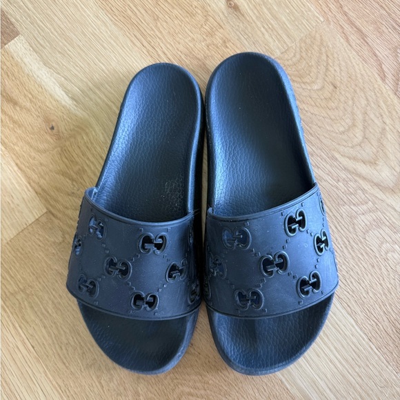 Men’s Gucci slides - Picture 1 of 4